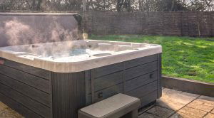 Rempstone Farmhouse garden hot tub